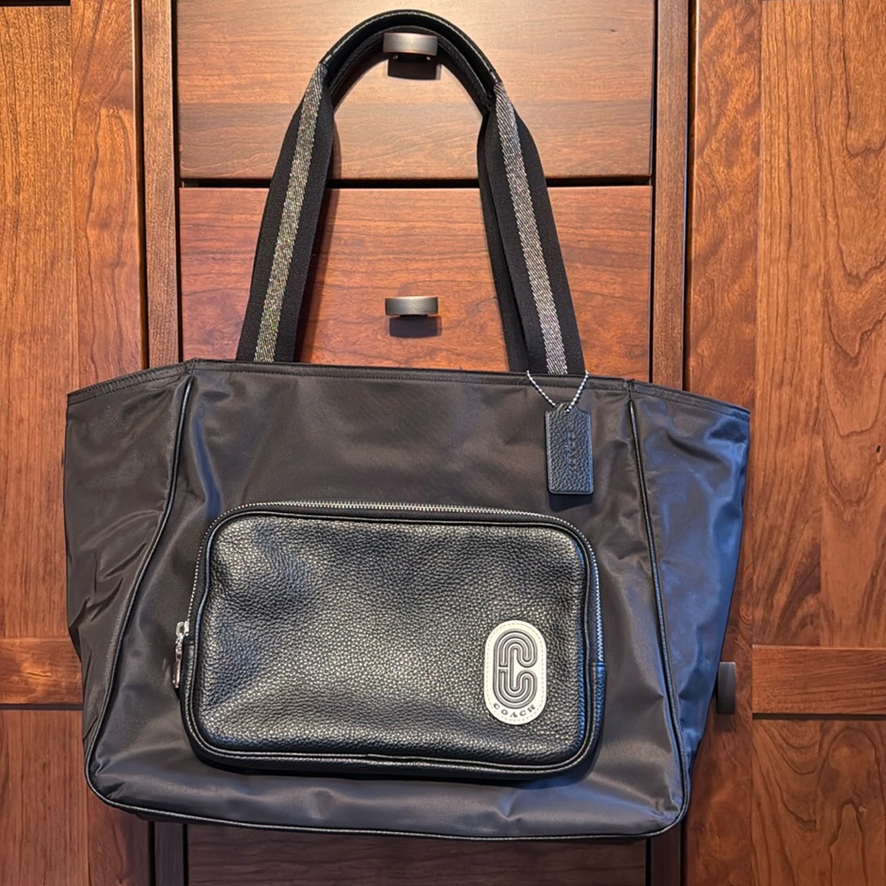 Coach Court Tote like new!
